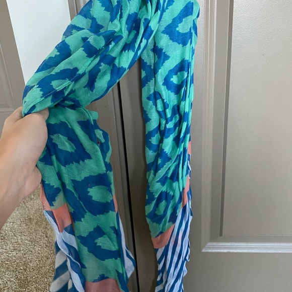 Blue-green patterned scarf - Picture 5 of 5